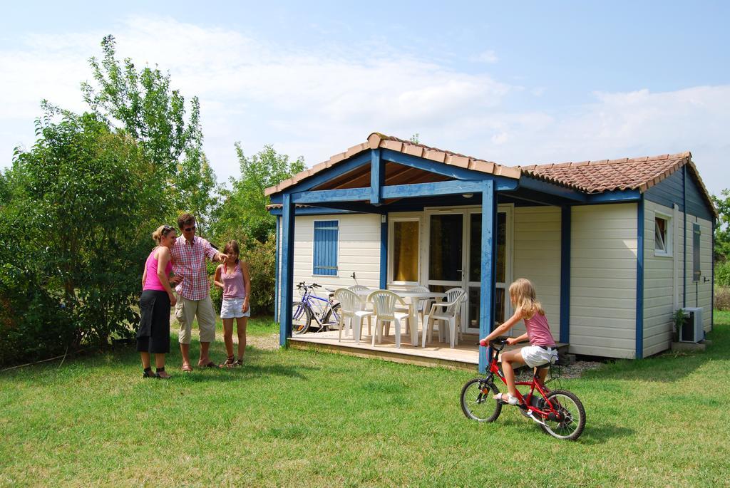 Lagrange Grand Bleu Vacances - Residence Port Lalande Castelmoron-sur-Lot Kültér fotó