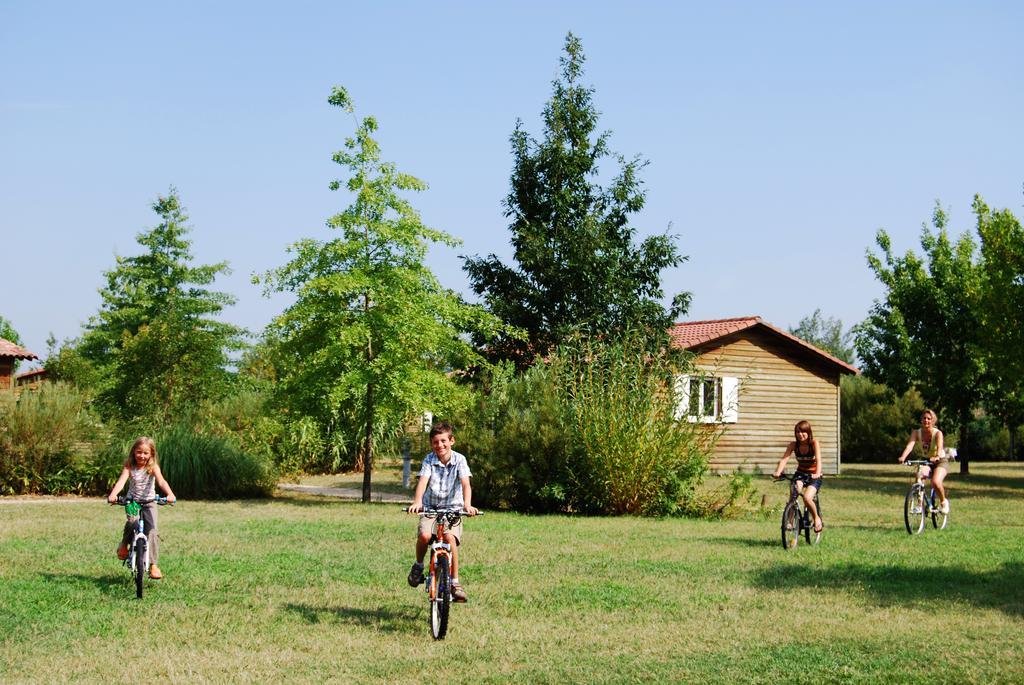 Lagrange Grand Bleu Vacances - Residence Port Lalande Castelmoron-sur-Lot Kültér fotó