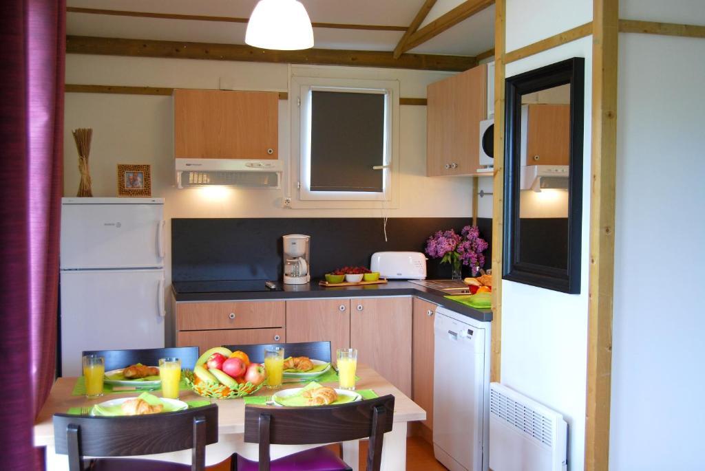 Lagrange Grand Bleu Vacances - Residence Port Lalande Castelmoron-sur-Lot Szoba fotó