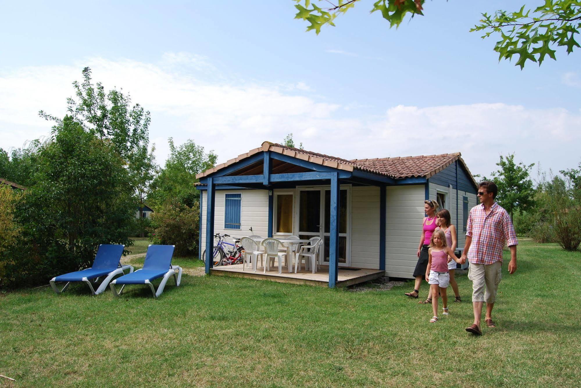 Lagrange Grand Bleu Vacances - Residence Port Lalande Castelmoron-sur-Lot Kültér fotó