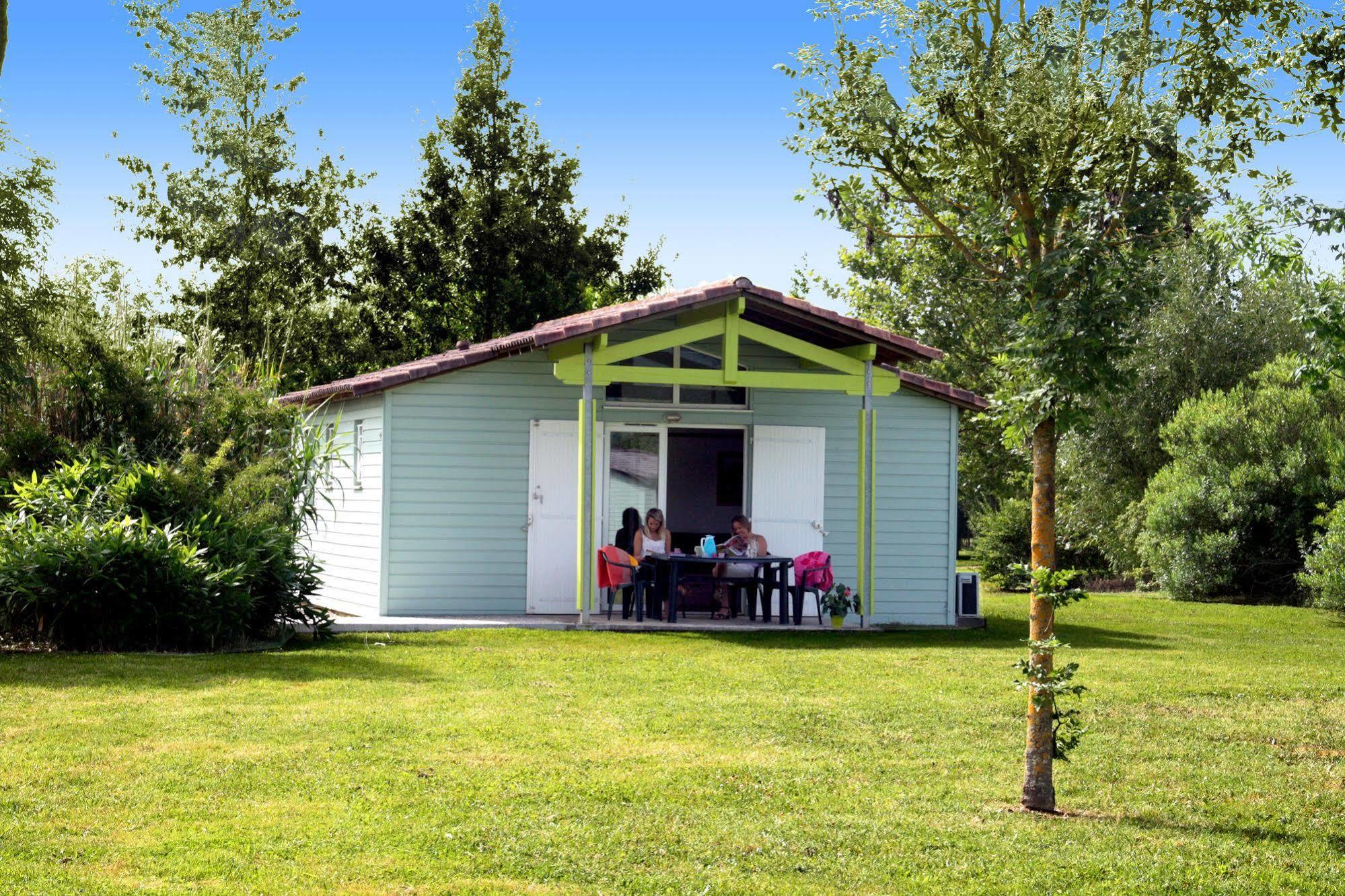Lagrange Grand Bleu Vacances - Residence Port Lalande Castelmoron-sur-Lot Kültér fotó