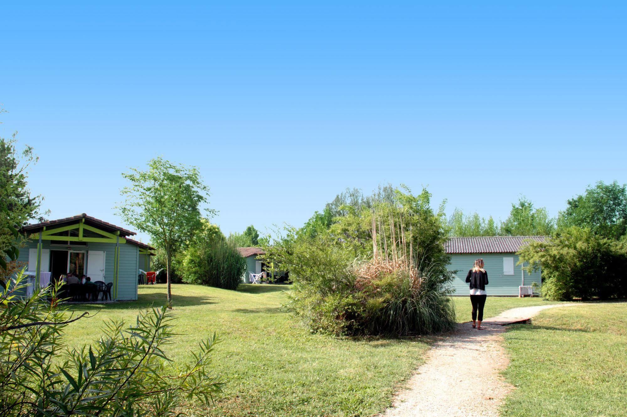 Lagrange Grand Bleu Vacances - Residence Port Lalande Castelmoron-sur-Lot Kültér fotó